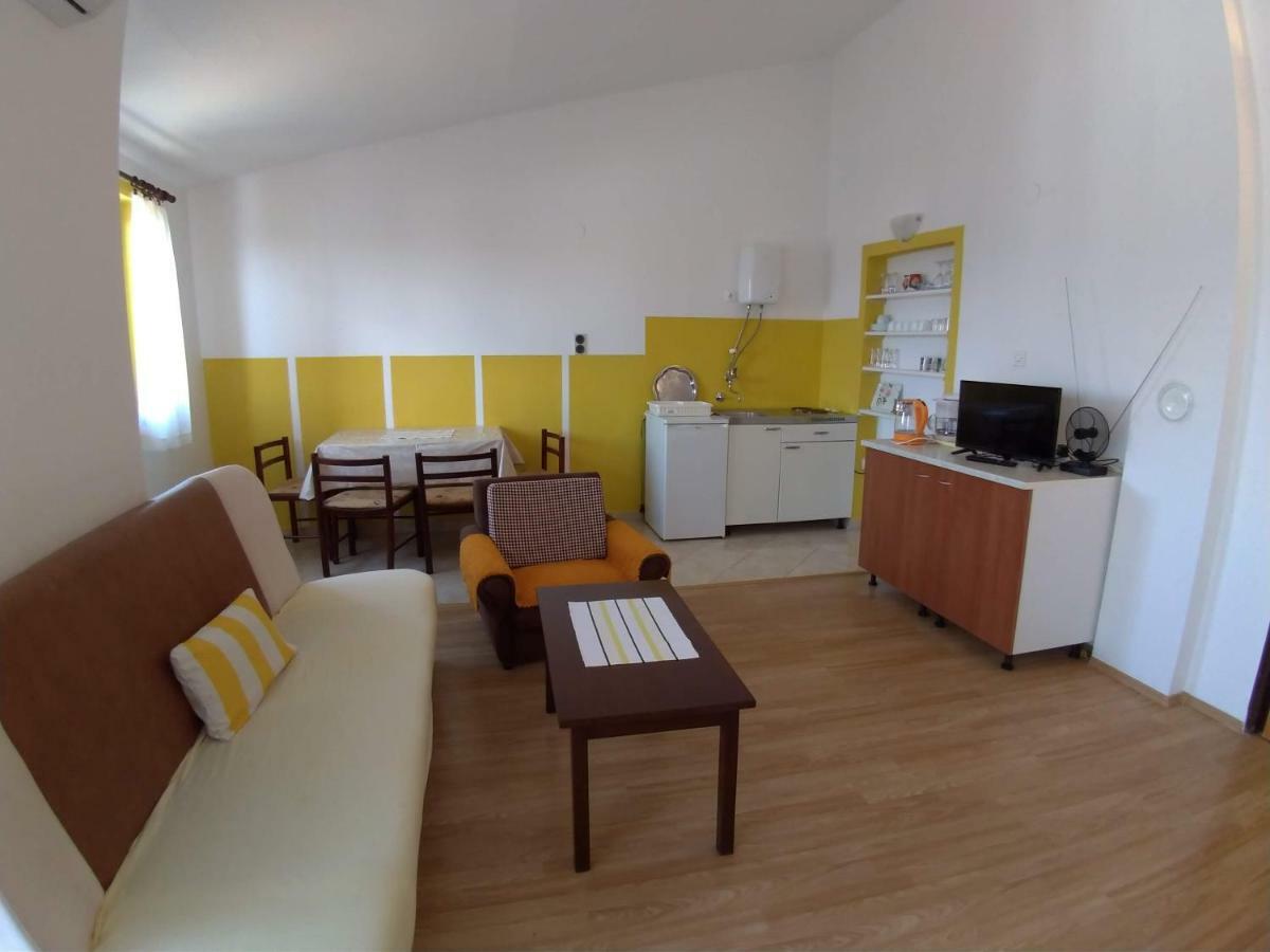Apartment Beceic Njivice